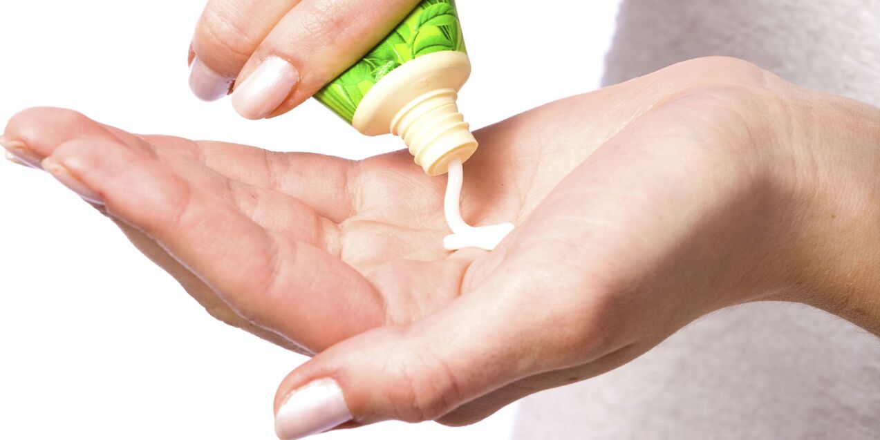 Anti-inflamatuar merhemler, parmak eklemlerindeki ağrıyı gidermek için kullanılır. 