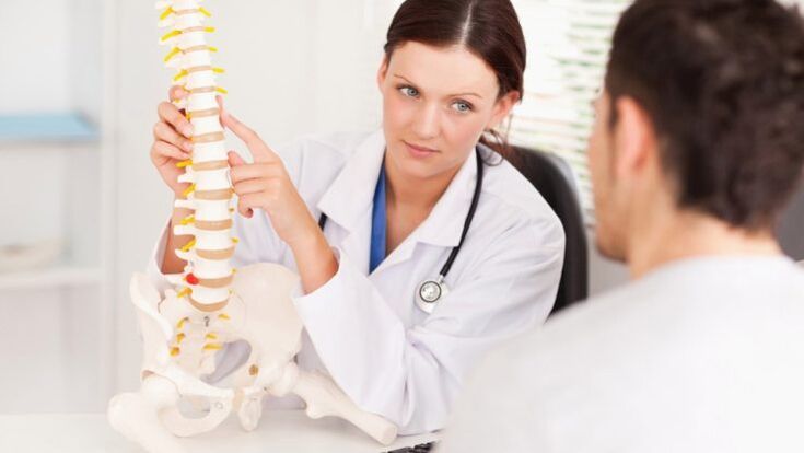 Doktorlar osteokondrozun omurganın tedavi gerektiren yaygın bir patolojisi olduğunu düşünüyor. 